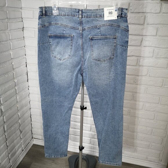NWT Refuge Denim Rio Ladies Size 15 Mid Rise Push Up Light Wash Stretch Jeans - Picture 2 of 15